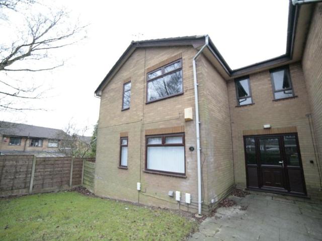 Firwood Park, Chadderton, OL9 1 bed flat to rent £700 pcm £162 pw
