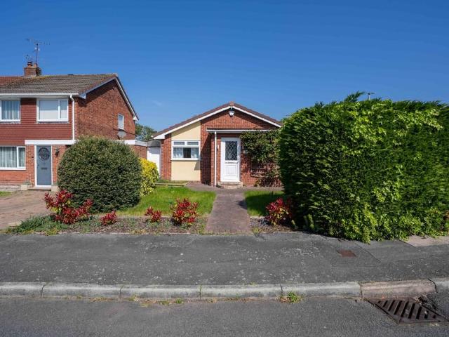 Fir Tree Avenue, Chester CH4 3 bed detached bungalow to rent £1,500 pcm £346 pw