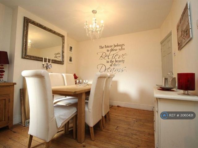 Firbank Road, Bedford, MK42 3 bed semi detached house to rent £1,400 pcm £323 pw