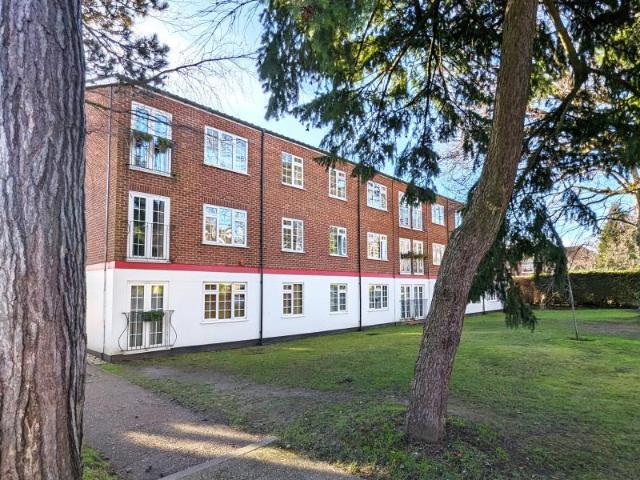 Fircroft Court, Woking GU22 2 bed apartment to rent £1,575 pcm £363 pw