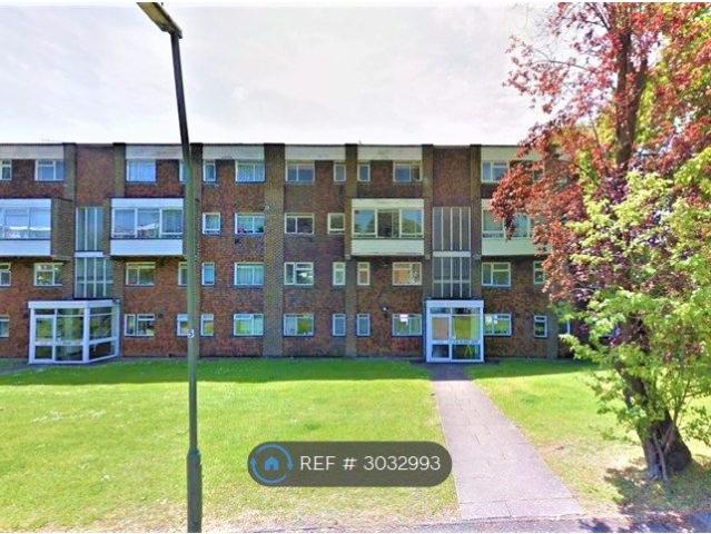 Fircroft Court, Woking GU22, 2 bed flat to rent, £1,500 pcm | PrimeLocation