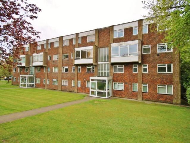 Fircroft Court, Woking, Surrey GU22, 2 bed flat to rent, £1,550 pcm | PrimeLocation