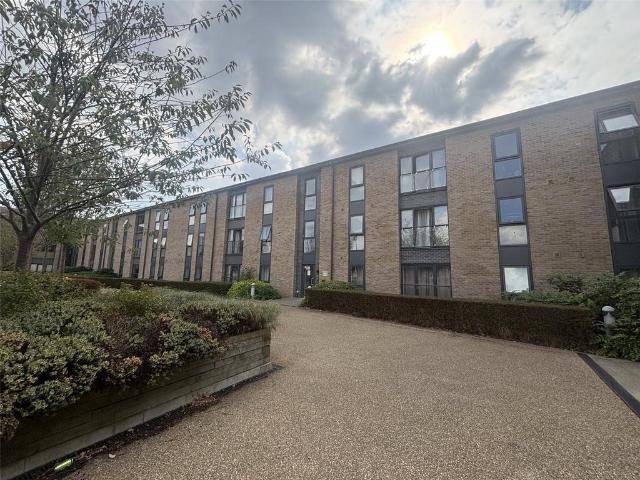 Fire Fly Avenue, Swindon, Wiltshire, SN2 2 bed flat to rent £1,250 pcm £288 pw