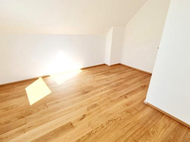 Fire Sale! Hausfeeling Familien Hit! Townhouse mit Garten + Erdwärme + Absolute Ruhelage + Tiefgarage + Ideale Süd Ausrichtung! Nachhaltig und zukunftssicher investiert!