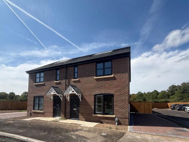 Firecrest Road, Branton, DONCASTER 3 bed semi detached house to rent £1,150 pcm £265 pw