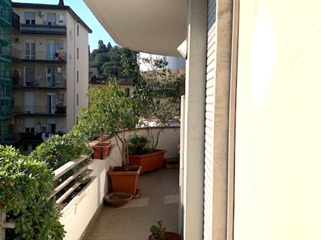 Firenze – Lungarnodel Pignone moderno bilocale con terrazzo e posto auto