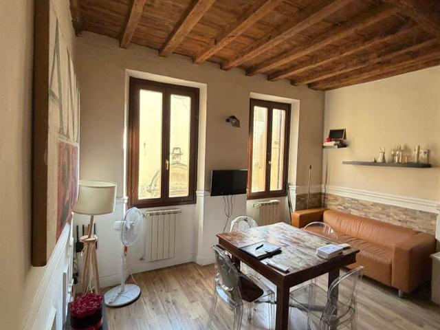 Firenze San Frediano affittasi 3 vani arredato