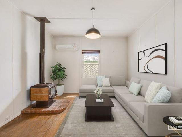 Fireplace, Double Garage & Room for the Whole Family