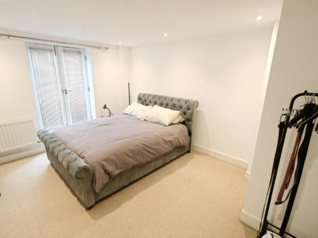 Firgrove Hill, Farnham GU9, 2 bed flat to rent, £1,250 pcm | PrimeLocation