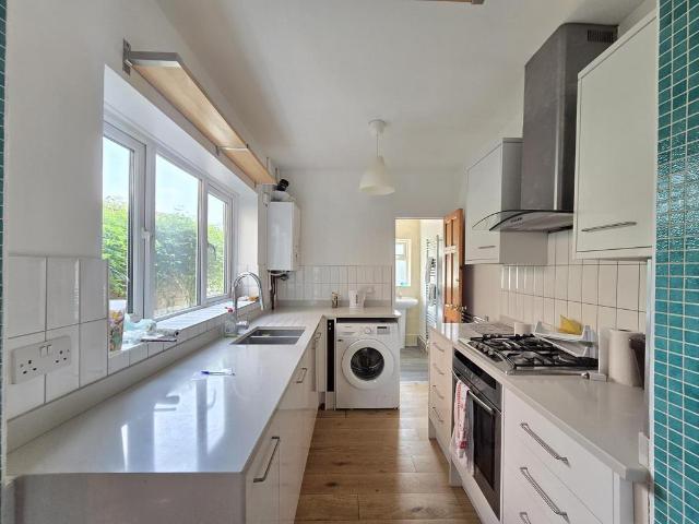 Firgrove Road, Freemantle 3 bed semi detached house to rent £1,400 pcm £323 pw