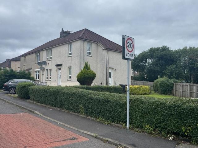 Firhill Avenue, Cairnhill, Airdrie, ML6 2 bed flat to rent £750 pcm £173 pw