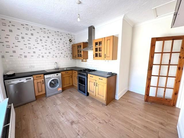 Firle Road, EASTBOURNE, BN22 3 bed maisonette to rent £1,350 pcm £312 pw