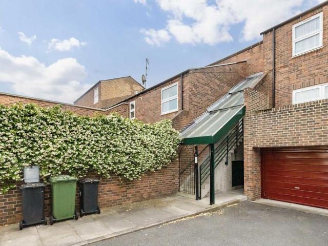 Firs Close, London SE23 1 bed flat to rent £1,650 pcm £381 pw