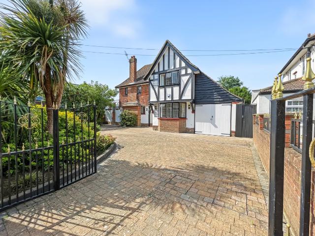 Firs Drive, Hounslow TW5, 4 bed detached house to rent, £4,000 pcm | PrimeLocation
