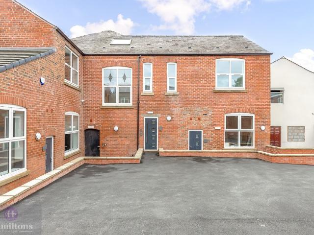 Firs Lane, Leigh, Greater Manchester. WN7, 2 bed flat to rent, £850 pcm | PrimeLocation