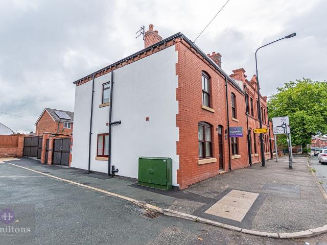 Firs Lane, Leigh, Greater Manchester. WN7, 2 bed flat to rent, £850 pcm | PrimeLocation