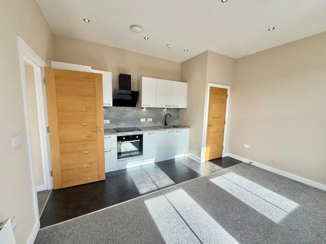 Firs Lane, Leigh WN7, 2 bed flat to rent, £850 pcm | PrimeLocation