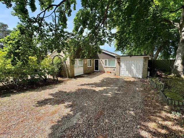 Firs Way, Brandon 2 bed detached bungalow to rent £1,250 pcm £288 pw
