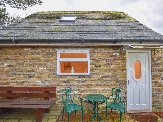 Firs Wood Close, Potters Bar EN6, 1 bed maisonette to rent, £1,500 pcm | PrimeLocation