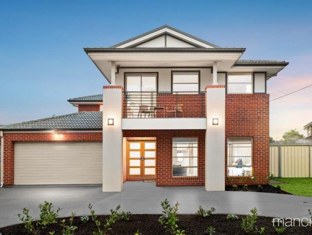 First Time Offered Grand 45 Square Family Residence on 1,085m²