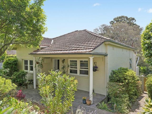 First time offered family home in a premier parkside location