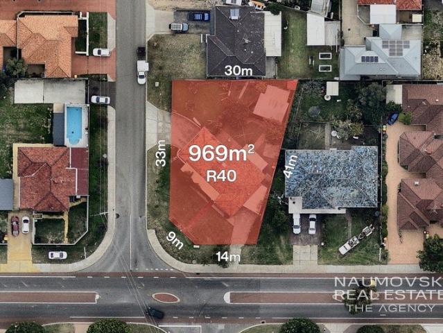 First Time Offered Huge 969m² R40 Corner Opportunity