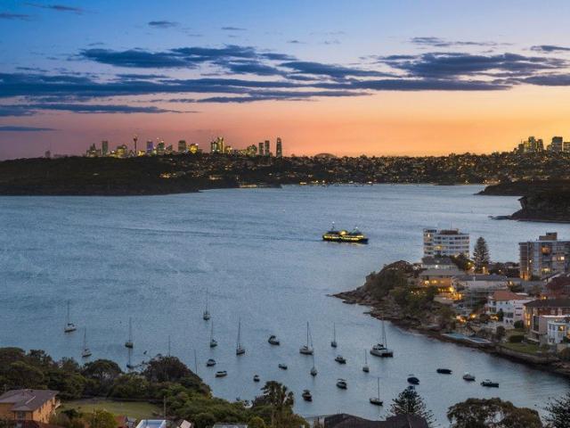 First time offered in 34 years, a phenomenal Eastern Hill apartment with awe inspiring 270 degree views