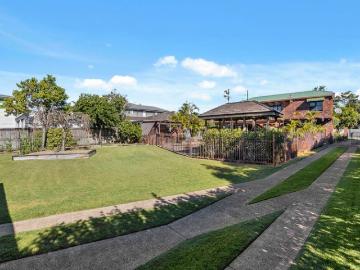 1,090sqm on Two Lots!