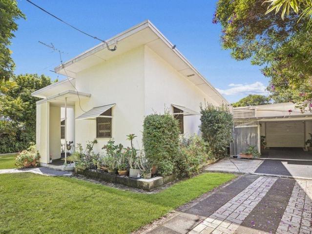 First Time Offered in 72 Years Rare Lifestyle Opportunity on 3,250m2