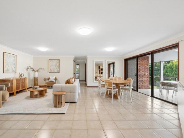First Time Offered in Over 40 Years A Cherished Family Home on 1,489m²