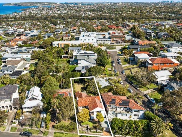 First Time Offered Spacious Dee Why Residence on a Vast 735sqm Parcel