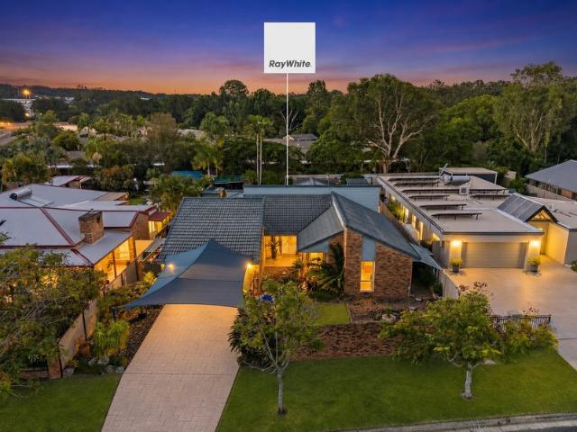 First Time Ever Offered to Market, A Perfect Renovation Opportunity in a Sought After Pocket WILL BE SOLD!