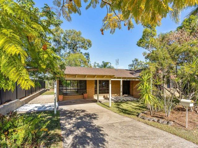 FIRST TIME IN 36 YEARS | 867mÂ² OF SPACE, POTENTIAL & HILLS OUTLOOK