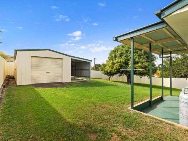 FIRST TIME TO MARKET MINUTES TO TOWN CENTRE, SCHOOLS AND SHOPS