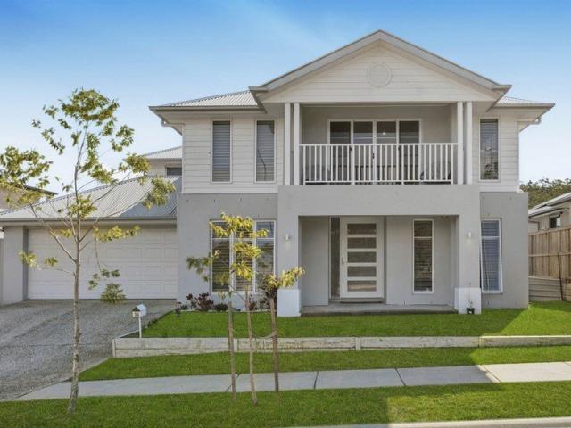 First Time to Market Premium Hamptons Residence, Luxury Parkside Living at its Finest!
