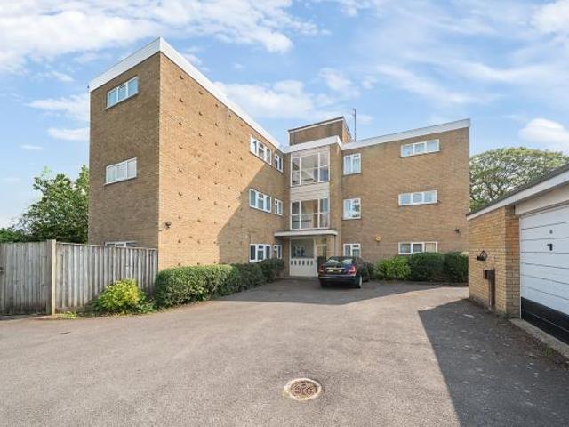 First Turn, Oxford, OX2 2 bed flat to rent £1,850 pcm £427 pw
