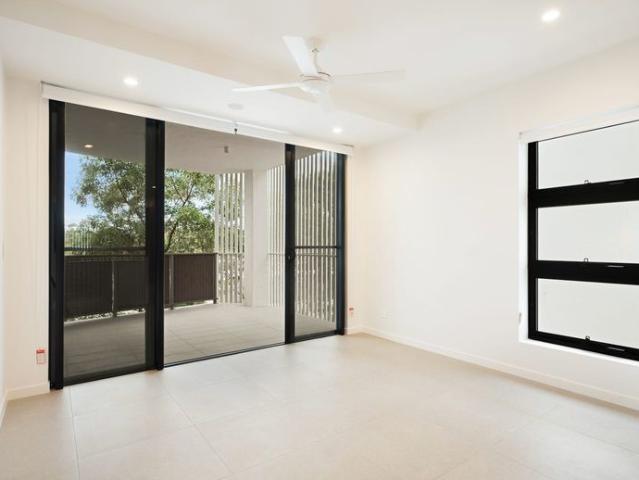 1 OF ONLY 2 LEFT IN THE COMPLEX OFFERING ONE WEEKS FREE RENT