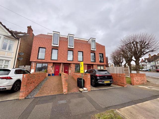 First Avenue, Chalkwell SS0, 5 bed terraced house to rent, £2,950 pcm | PrimeLocation
