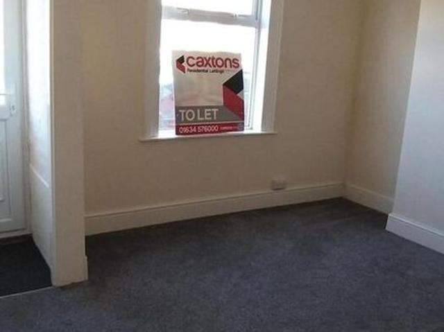First Avenue, Chatham ME4, 3 bed property to rent, £1,300 pcm | PrimeLocation
