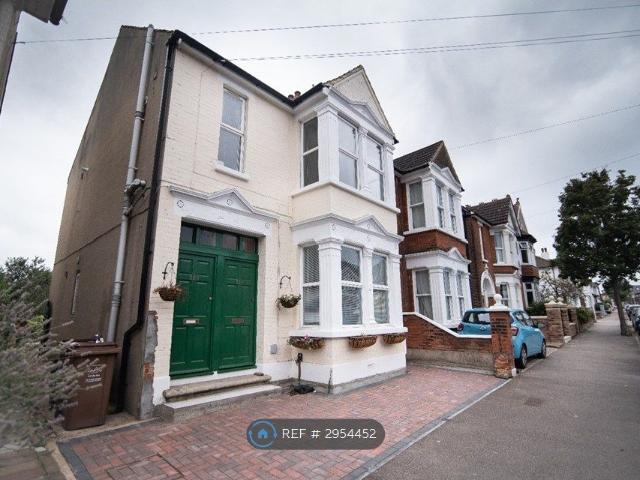First Avenue, Gillingham ME7, 1 bed flat to rent, £995 pcm | PrimeLocation