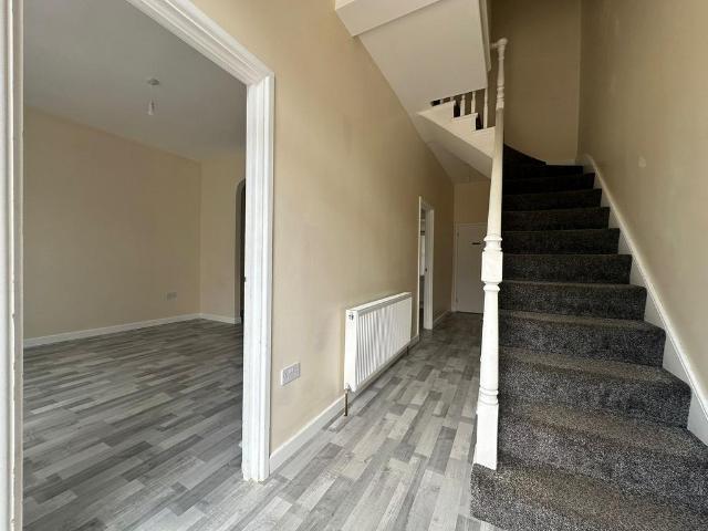 First Avenue, London E12 4 bed terraced house to rent £2,850 pcm £658 pw