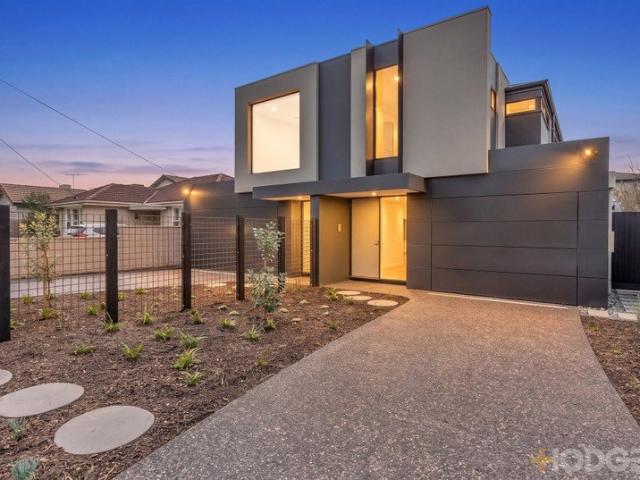 First Class Family Home, Beachside & in the Zone