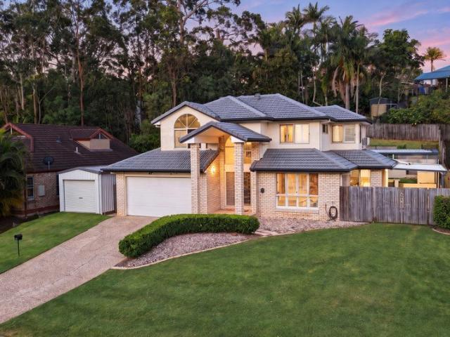 FIRST CLASS FAMILY LIVING WITH SHED & POOL IN THE COVETED KIMBERLEY PLATEAU