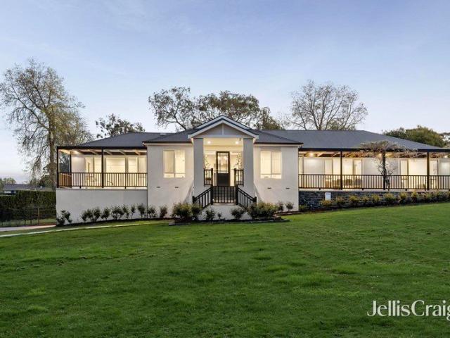 First class family lifestyle in exclusive Donvale cul de sac