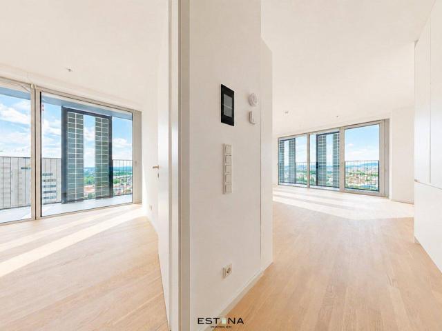 First Class Living im DC Tower – Exklusive Designwohnung