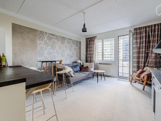 First class living in the heart of Berlin with balcony – Exclusive and central location in Mitte, Berlin Amsterdam Apartments for Rent