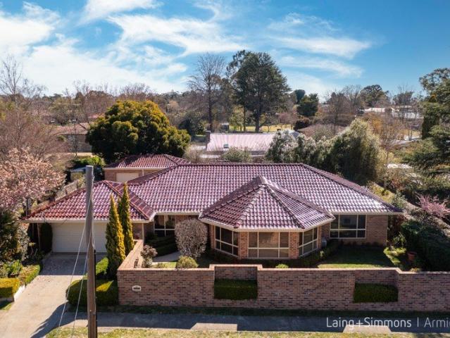 First Class, South Armidale Family Living!