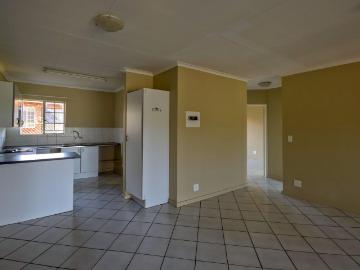 First floor, 2 bed 1 bath unit in Faerie Glen