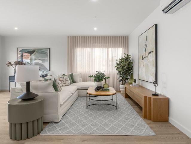 First floor 2 bedroom corner apartment