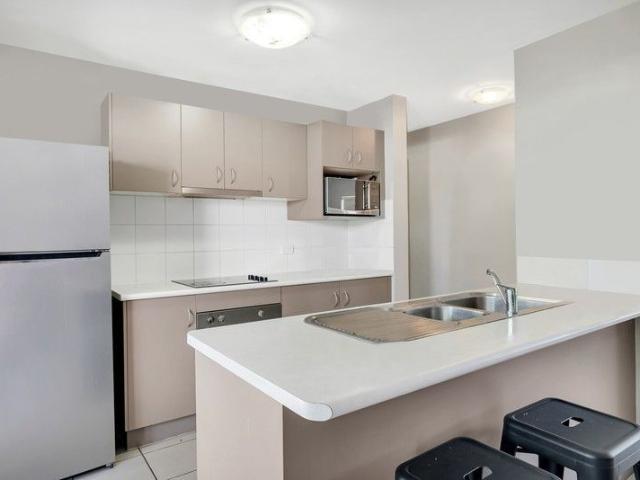 First Floor 2 Bedroom Unit Only 4.5km Away from the Cairns CBD